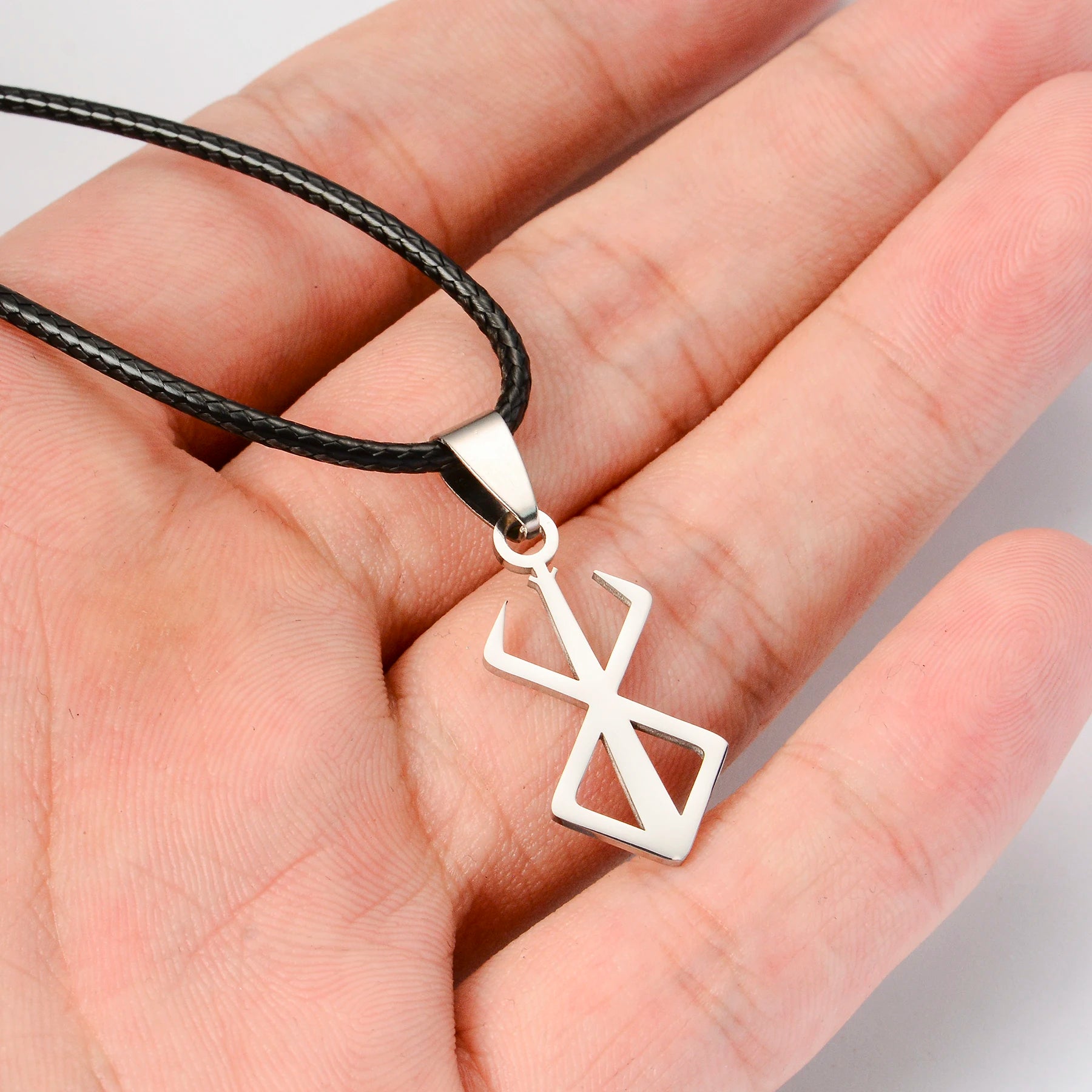 Collier Marque du Sacrifice – Berserk ⚔️ (Édition Limitée)